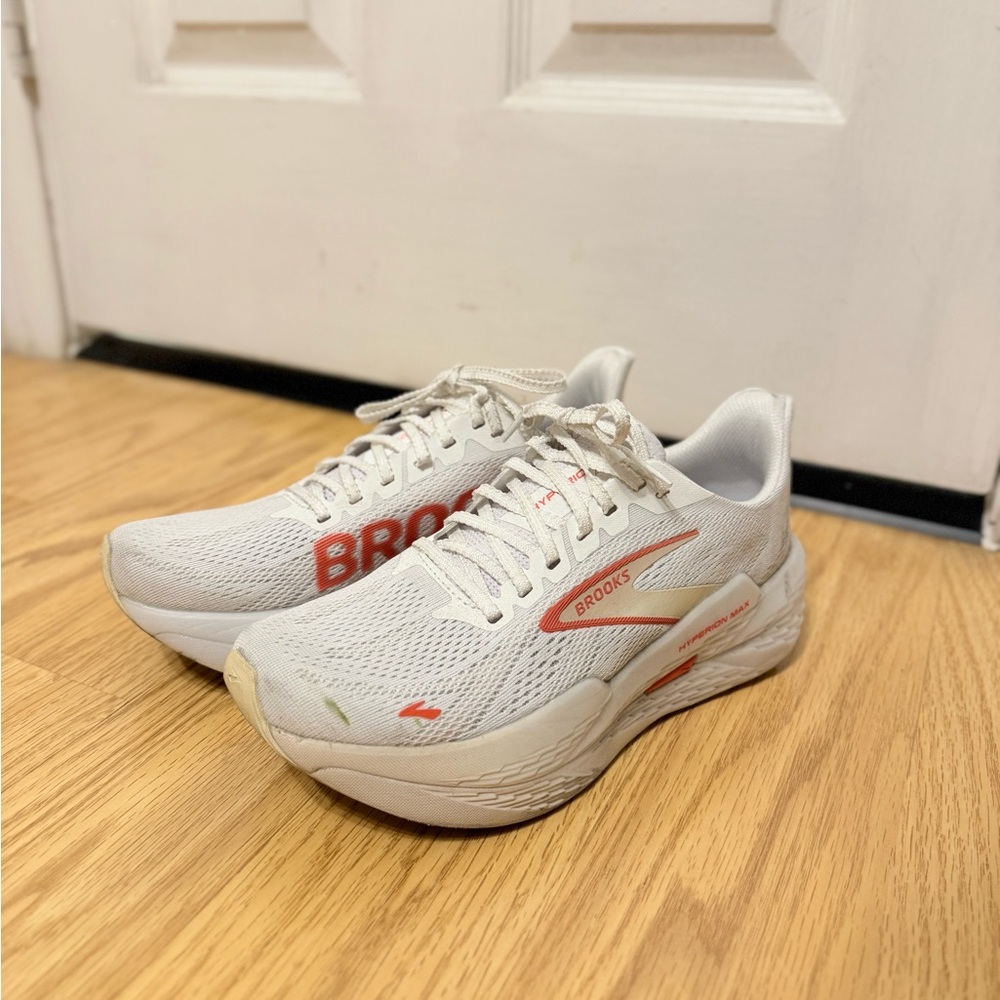 Brooks Women's White Hyperion Max 2 Size 7